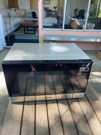 Panasonic NN-SN65KW Microwave Oven with Inverter Technology, 1200W 1