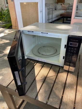 Panasonic NN-SN65KW Microwave Oven with Inverter Technology, 1200W 2