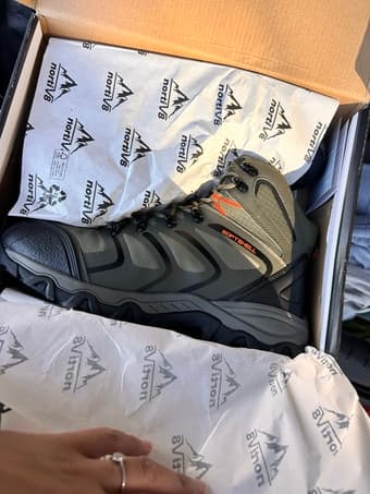 Hiking shoes Men, size 11, BRAND NEW 1