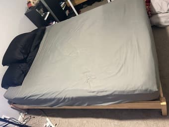 AC Unit, Queen Bed/Frame, Dresser 2