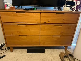 AC Unit, Queen Bed/Frame, Dresser 3