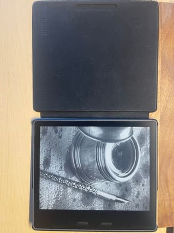 Amazon Kindle Oasis (10th Gen), Wi-Fi, 7in - Graphite w/ Case 1