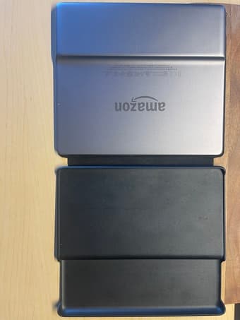 Amazon Kindle Oasis (10th Gen), Wi-Fi, 7in - Graphite w/ Case 2