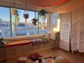 Beautiful artist loft in 3BR apartment in Mission, SF sublet June-Jul 1