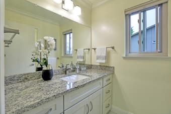 Room for Rent in a 2b/3b - female roommates 2