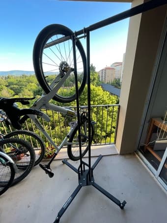 Freestanding bike rack to hang 4 bikes 1