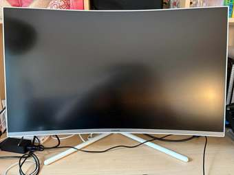 Samsung 32" Class ViewFinity UR90 4K UHD Curved Monitor - bought 5/24 1