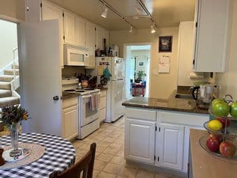 Private junior room, shared bath, beautiful townhouse (Menlo Park) 2