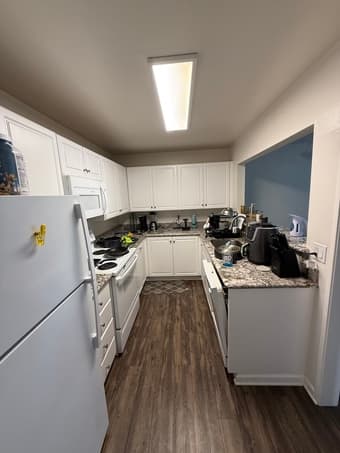 1B/1B in a 2B/3B oakcreek apartments Starting July 1st. 3