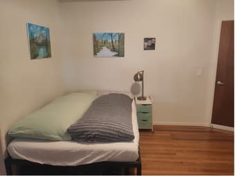 Master Bedroom with private bathroom in a 3bed/2bath Apartment availab 2