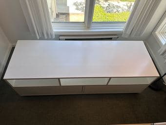 Selling TV Stand/Table (like new) 2