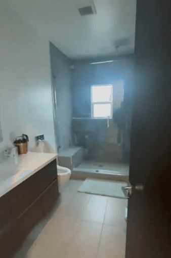 One bedroom in Modern house <10 min from campus, no passdown fee 2