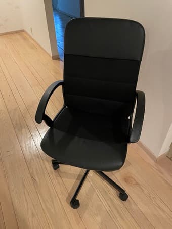 White desk and black office chair 2