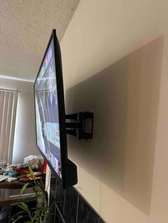 Toshiba 50-inch Smart 4K UHD with Dolby Vision - Fire TV with Mount 2