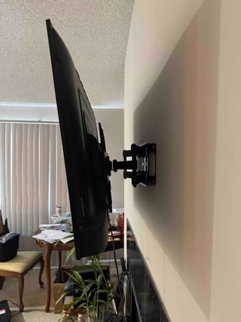 Toshiba 50-inch Smart 4K UHD with Dolby Vision - Fire TV with Mount 3