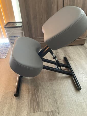 Kneeling Chair 1