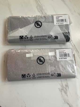 Selling two brand-new Michael Kors wallets 3