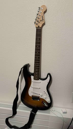 Squier Stratocaster ElectricGuitar w/ Carrying Bag 1