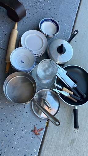 Pots, bowls set, knives and more 1