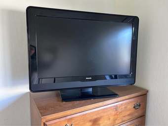 32 “ Philips flat screen TV with power-cord and remote 1