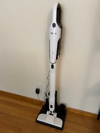 Selling Cordless vacuum cleaner (Shark brand) 1