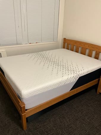 Nectar Classic 12" Memory Foam Queen Mattress – Like New! 1