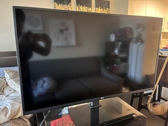 40-inch Roku TV w/ Stand 1