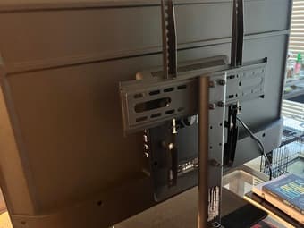 40-inch Roku TV w/ Stand 2