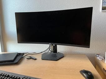 Dell 34" Curved Gaming Monitor 2