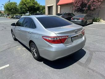 2015 Toyota Camry Hybrid LE 2