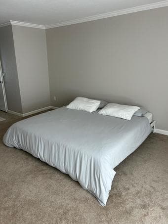 King-size bed – white, great condition 2
