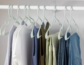 18 plastic hangers 1