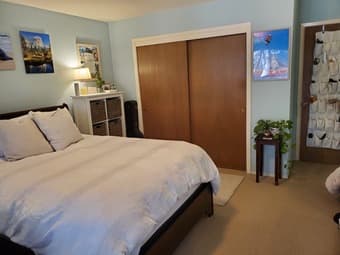 1 Room available for female roommate in adorable 6BR/3BA house on Sta 2
