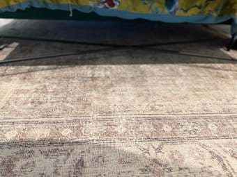 Beautiful area rug - rectangle 7 x 6 and 9 x 6 2