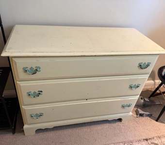 Chest of drawers - 30 h x 17 w x 39 2