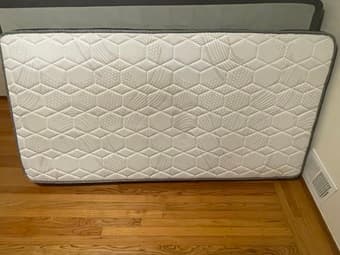 Selling Qween Nap bed mattress (twin size) 2
