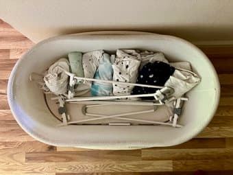 Snoo with sheets and sleep sacks 1