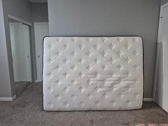 Queen Mattress for Sale – Like New! 2