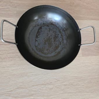 Cast iron pan (Pre-seasoned ) 1