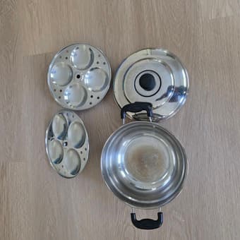 Idly cooker with two layers 1