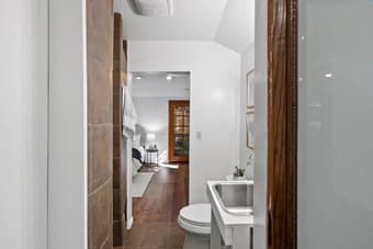 Share Single House Space, Single master bedroom along Alpine Road look 2