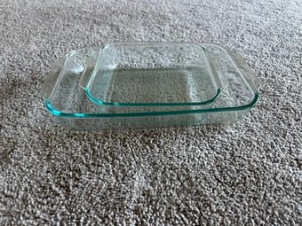 Large and small pyrex cookware 1