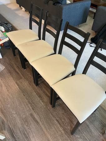 Set of 4 dining chairs 1