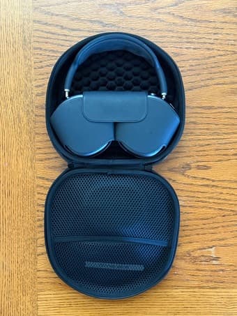 Used AirPods Max (great condition) WITH TRAVEL CASE FOR FREE 1