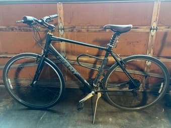 GIANT brand bike (31" high to the seat post) 1