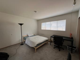 Large bedroom + private bath in 2B/2B very close to Stanford campus 1