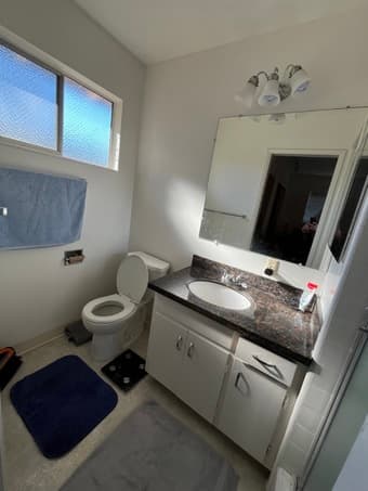 Large bedroom + private bath in 2B/2B very close to Stanford campus 3