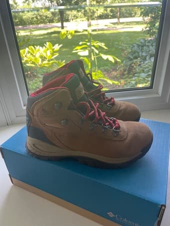 Columbia waterproof hiking boots 6.5 Womens 3