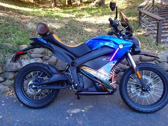 FAST ELECTRIC MOTORCYCLE FOR SALE: Charge at any 120 volt outlet 3