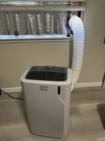 De'Longhi air 3-in-1 Pinguino UV Carelight Portable Air Conditioner 1